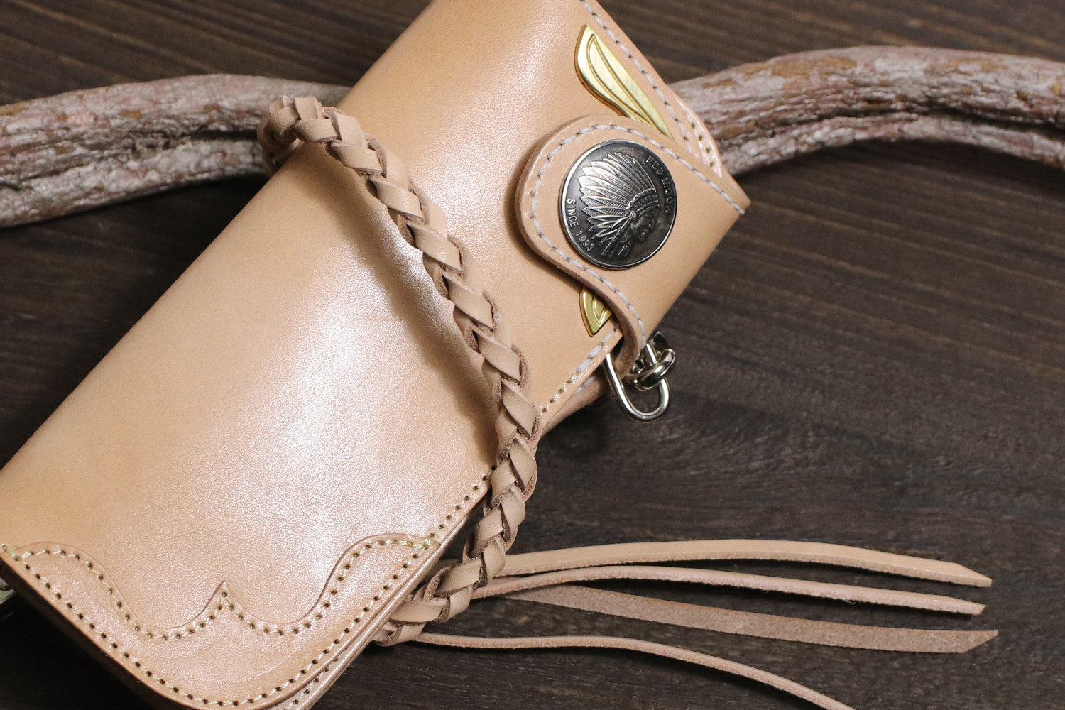 紅月/黃鷹長錢包,翅膀圖案令人印象深刻