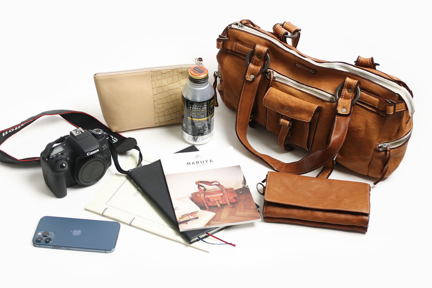 REALMIND / FORO A unique texture. A mini Boston made of soft and light high-quality piece-dyed horse-tanned leather.