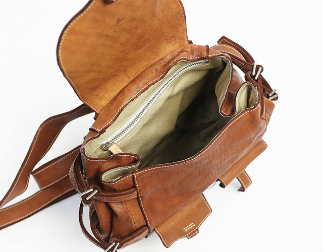 REALMIND / FORO A unique texture. Soft and lightweight high-quality piece-dyed horse-tanned leather backpack