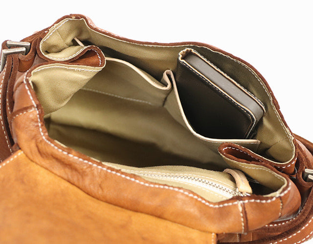 REALMIND / FORO A unique texture. Soft and lightweight high-quality piece-dyed horse-tanned leather backpack