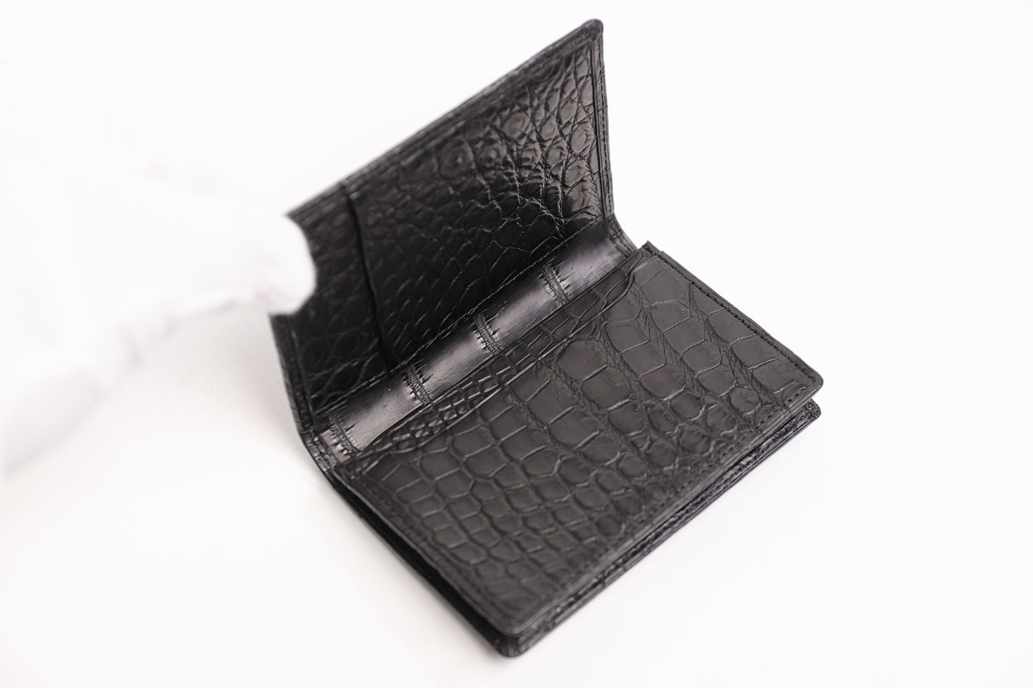 行李箱 AOKI 1894 / Matt Crocodile 用優雅的尼羅河鱷魚製成的精美名片夾