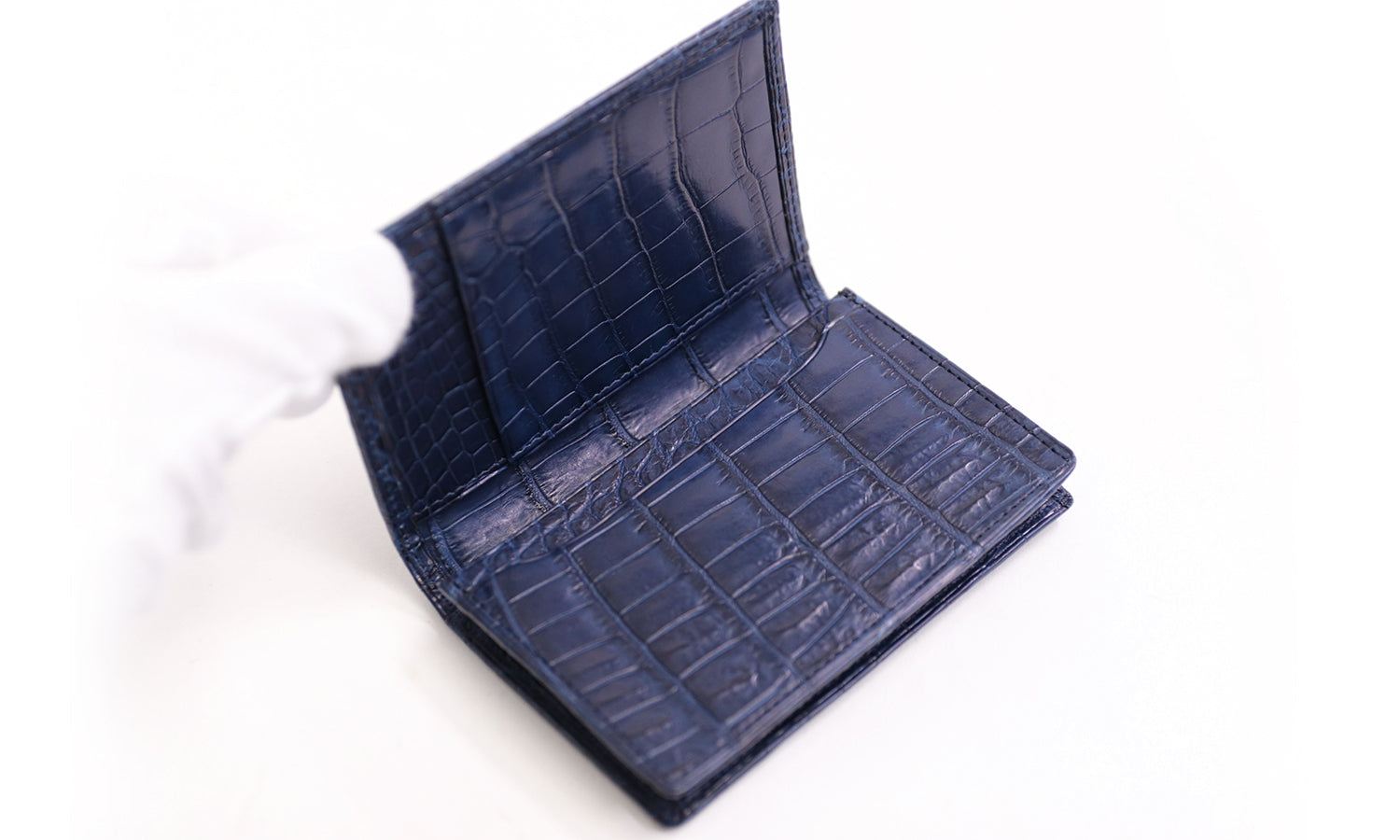 行李箱 AOKI 1894 / Matt Crocodile 用優雅的尼羅河鱷魚製成的精美名片夾