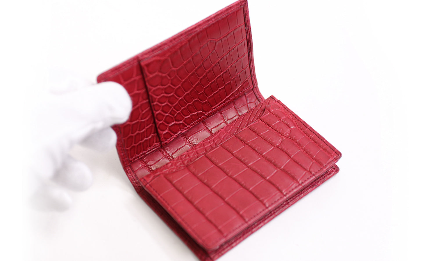 行李箱 AOKI 1894 / Matt Crocodile 用優雅的尼羅河鱷魚製成的精美名片夾