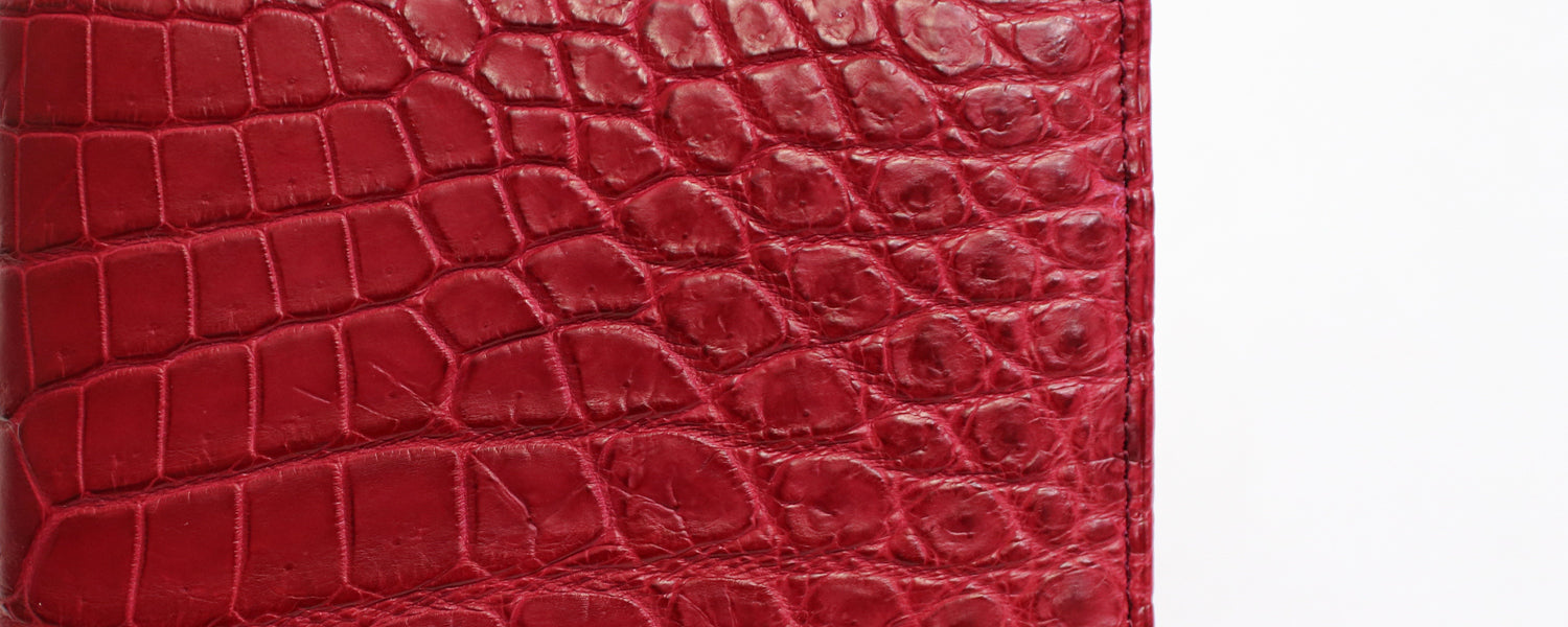 行李箱 AOKI 1894 / Matt Crocodile 精美的雙折錢包,採用優雅的尼羅河鱷魚皮製成