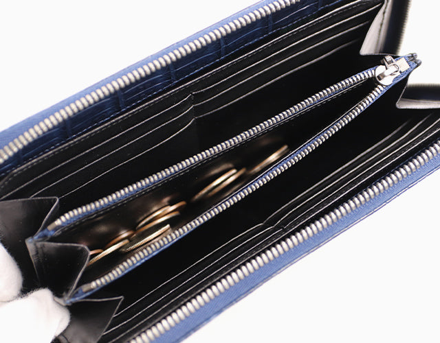 Luggage AOKI 1894 / Matt Crocodile A beautiful round zipper long wallet made of Nile crocodile with a touch of elegance.
