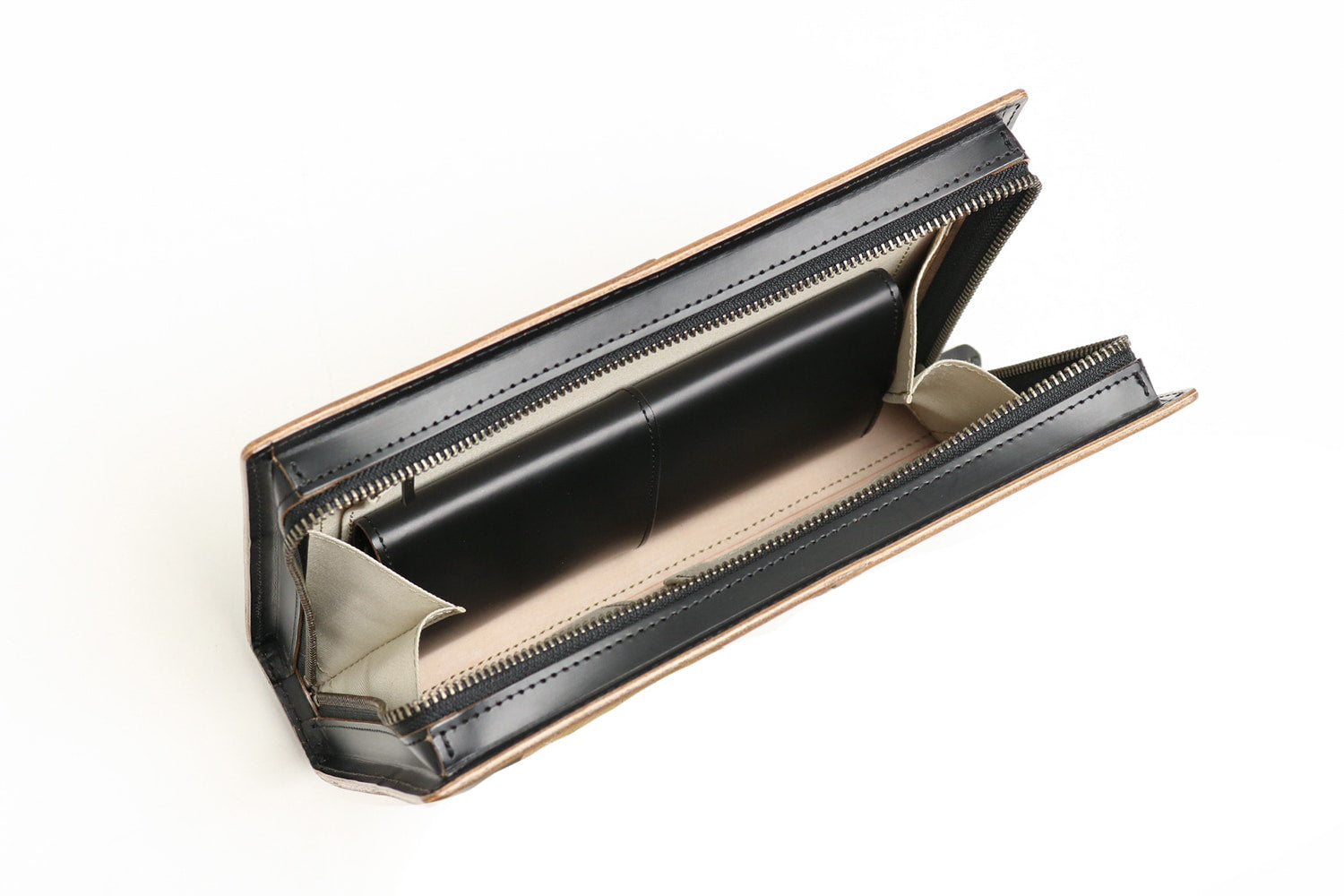 COMPLEX GARDENS / Kotan 由透明牛皮和鞣製玻璃製成的第二個包。令人印象深刻的工藝在細節中閃耀。適用於婚禮、葬禮和其他儀式