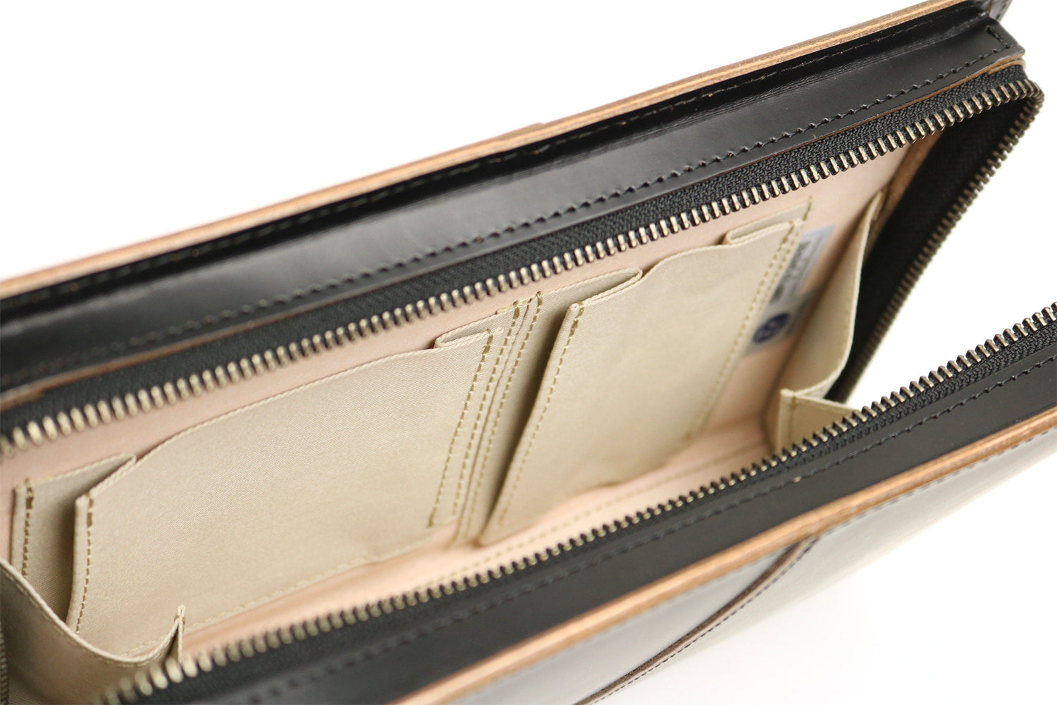 COMPLEX GARDENS / Kotan 由透明牛皮和鞣製玻璃製成的第二個包。令人印象深刻的工藝在細節中閃耀。適用於婚禮、葬禮和其他儀式