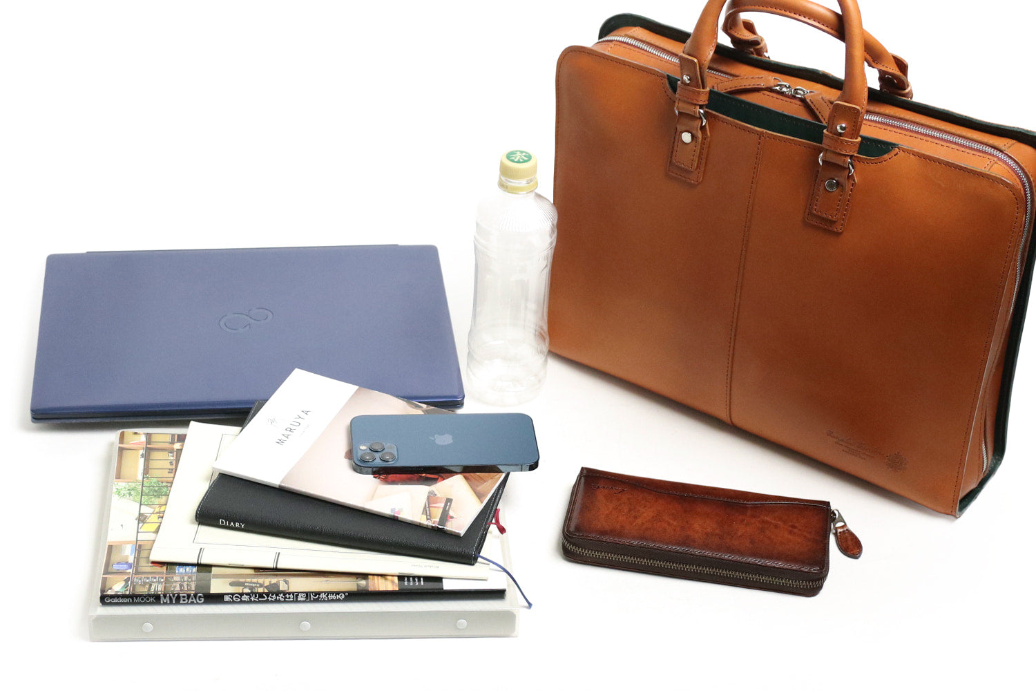 COMPLEX GARDENS / 眼蔵 ゲンゾウ 上質で肉厚なバケッタレザーを贅沢に使用したラウンドジップB4ブリーフケース