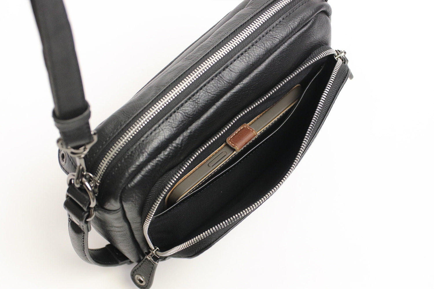 COMPLEX GARDENS / Gigei Soft and lightweight Bangladeshi kip all-leather 2-way shoulder bag S that can also be used as a vertical shoulder bag