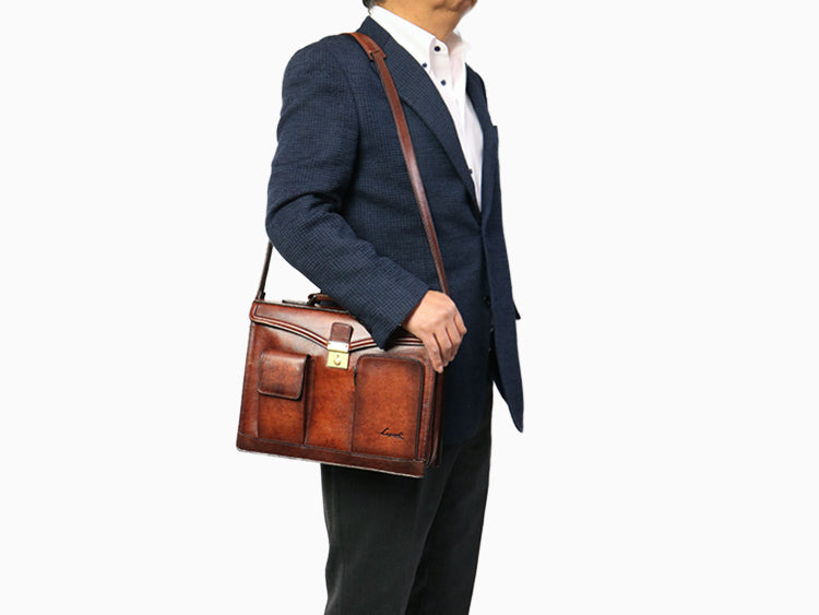 Lugard / G-3 One-of-a-kind shadow finish. A tasteful briefcase with a vintage feel
