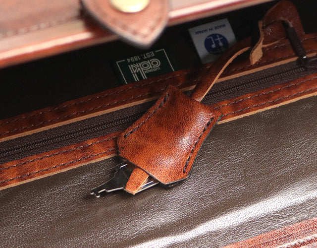 Lugard / G-3 獨一無二的陰影飾面。一款雅緻的 Dulles 包,充滿復古氣息