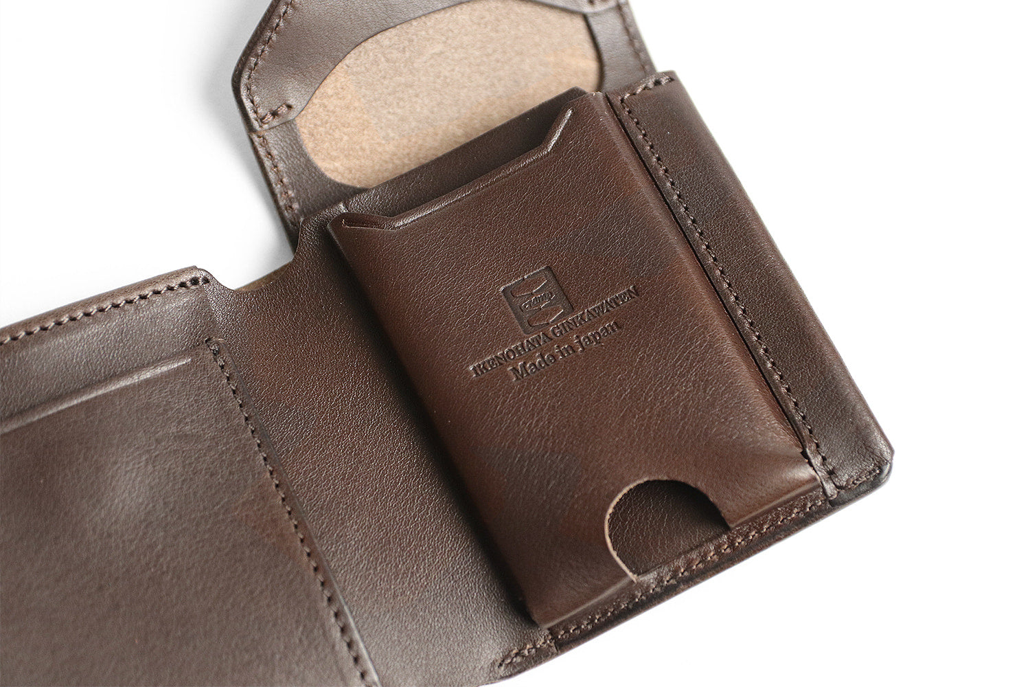 CRAMP / 池之端銀革店 劇的なエイジングを楽しめるプエブロレザー。大容量コインケースを備えたギャルソンスリムウォレット