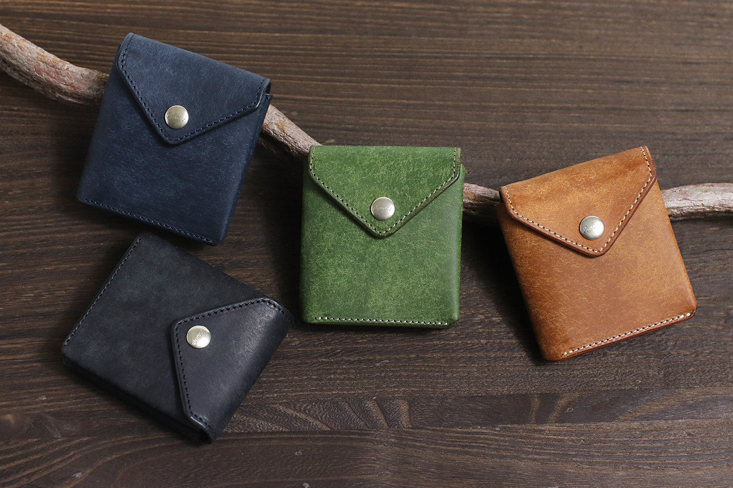 CRAMP / 池之端銀革店 劇的なエイジングを楽しめるプエブロレザー。大容量コインケースを備えたギャルソンスリムウォレット