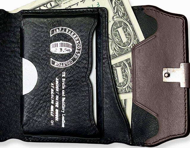 Dual / 池之端銀革店 透明感のあるツヤが現れるサドルプルアップレザー カードケースサイズのコンパクトウォレット