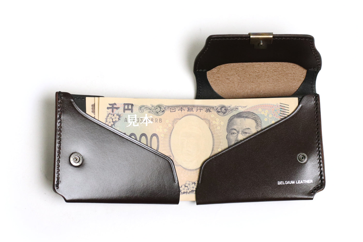 Dual / 池之端銀革店 透明感のあるツヤが現れるサドルプルアップレザー ギャルソンコンパクトウォレット