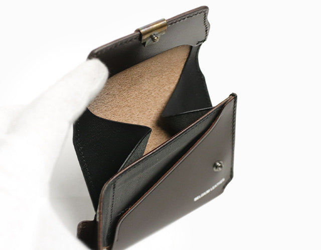 Dual / 池之端銀革店 透明感のあるツヤが現れるサドルプルアップレザー ギャルソンコンパクトウォレット