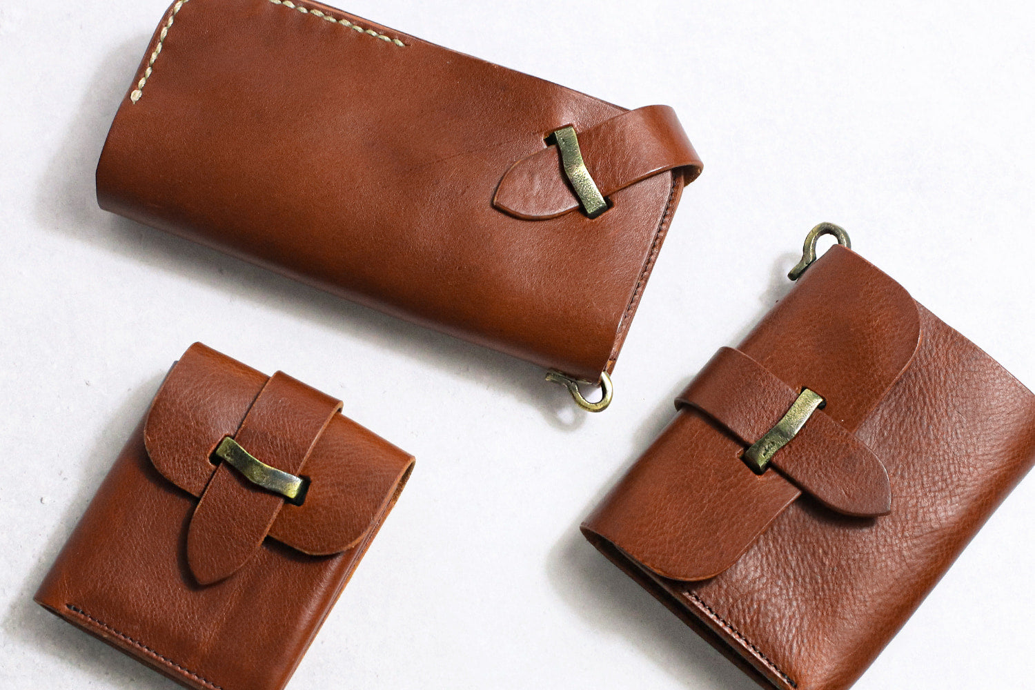 Haru / Ikenohata Ginkakuten Original brass swivel. Vintage Italian leather business card holder
