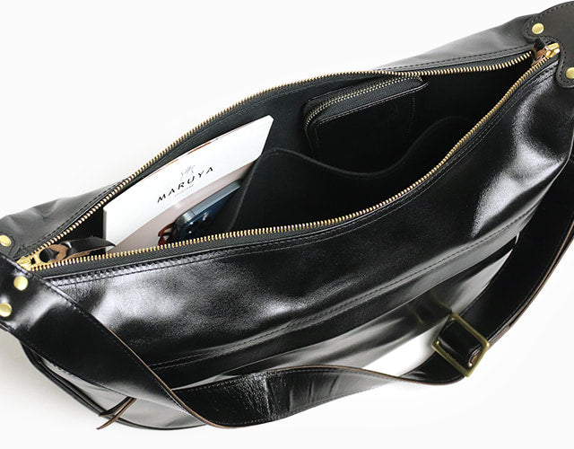 INCEPTION / HORSE HIDE BANANA BAG LARGE