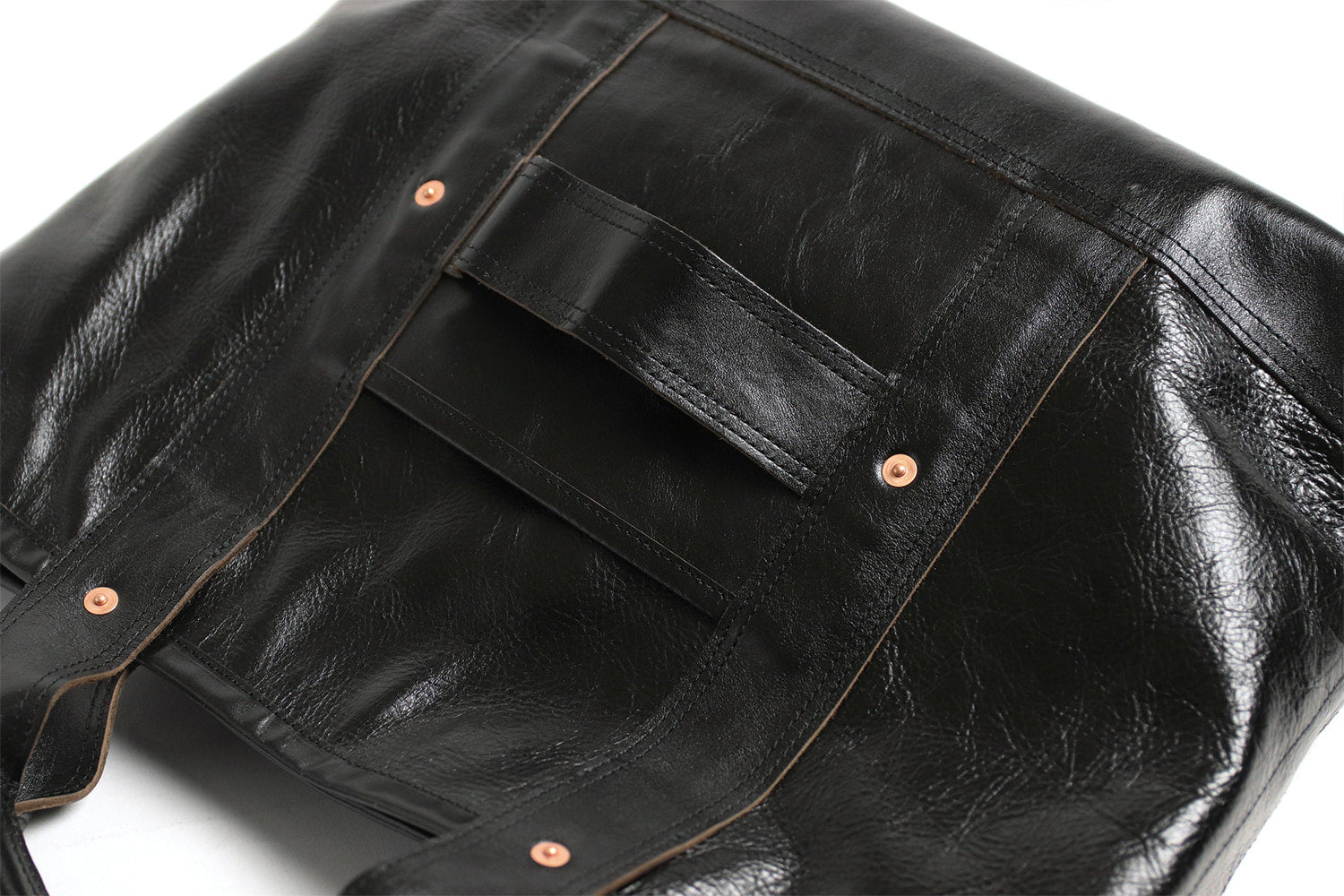 INCEPTION / HORSE HIDE COAL BAG (MEDIUM)