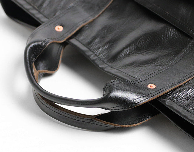 INCEPTION / HORSE HIDE COAL BAG (MEDIUM)