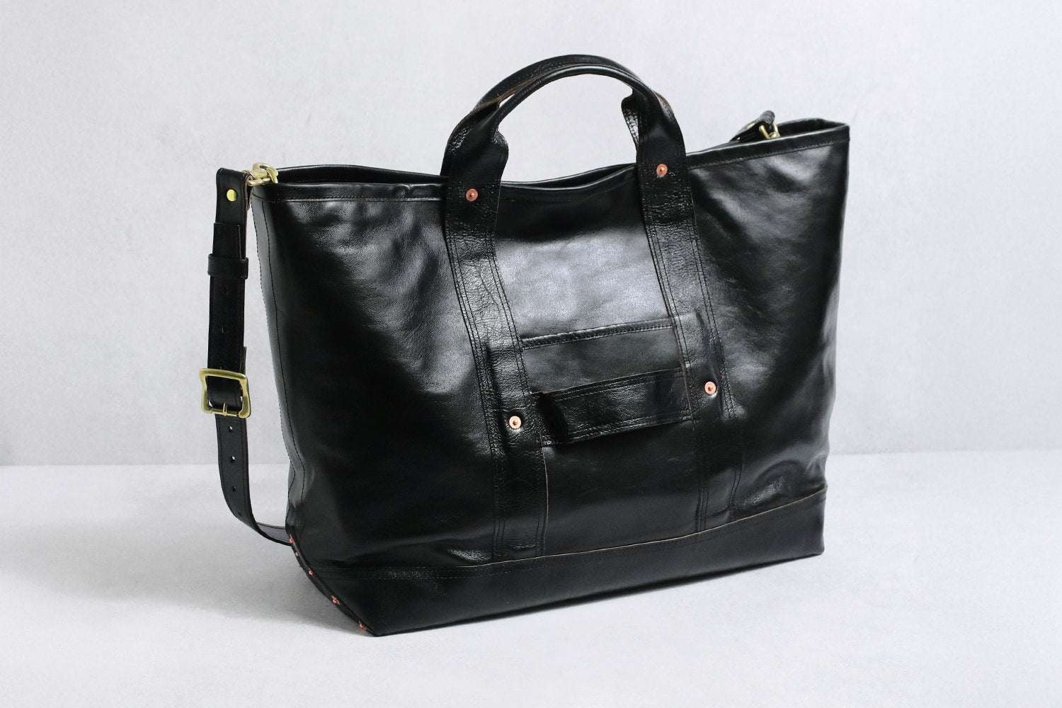 INCEPTION / HORSE HIDE COAL BAG (LARGE)