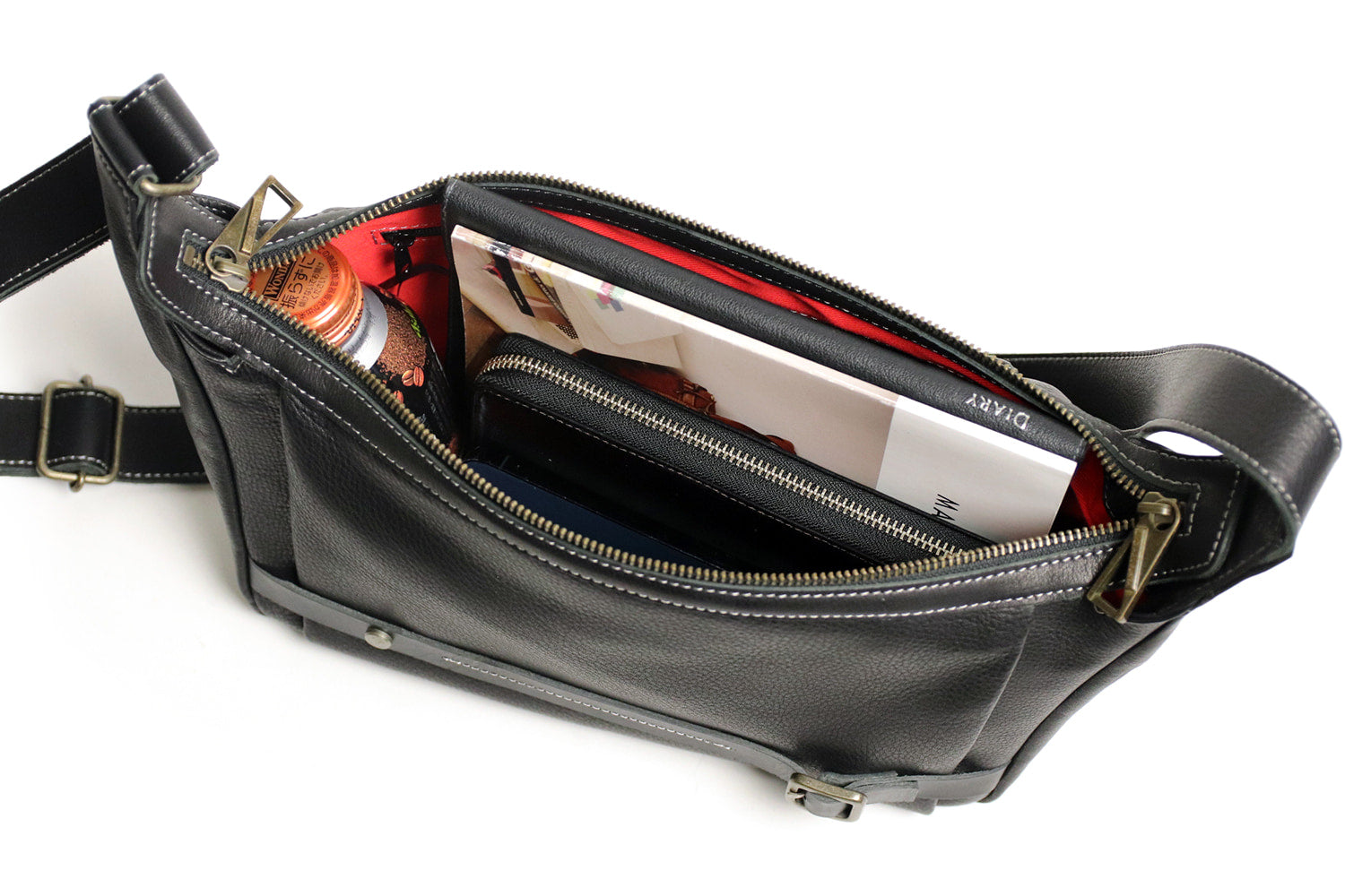 JYO ARVINISTA APRICA: Boldly designed shoulder bag made of soft, high-quality Japanese cowhide with belt details