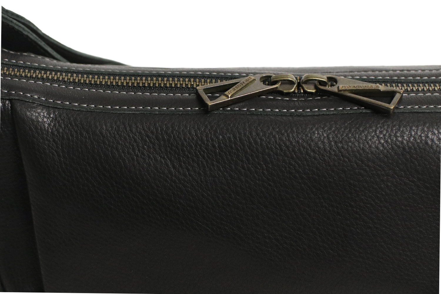 JYO ARVINISTA APRICA: Boldly designed shoulder bag made of soft, high-quality Japanese cowhide with belt details