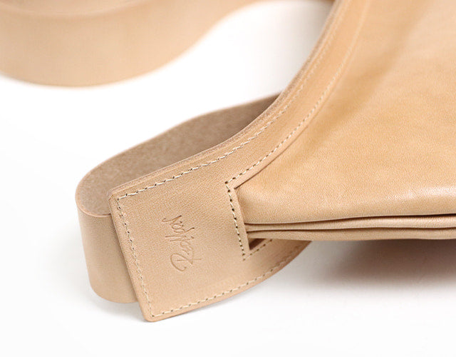 REDMOON / 全皮肩包,飾有醒目的 38 毫米裝飾扣