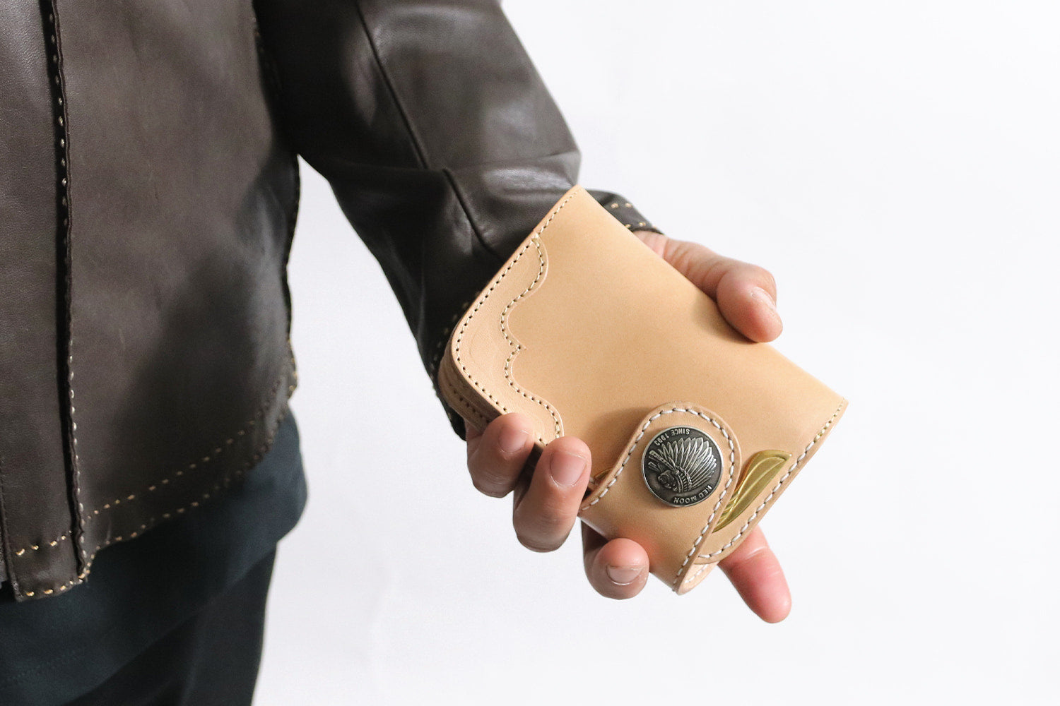 REDMOON / 存在感のある翼を宿す YELLOW EAGLE MIDDLE WALLET