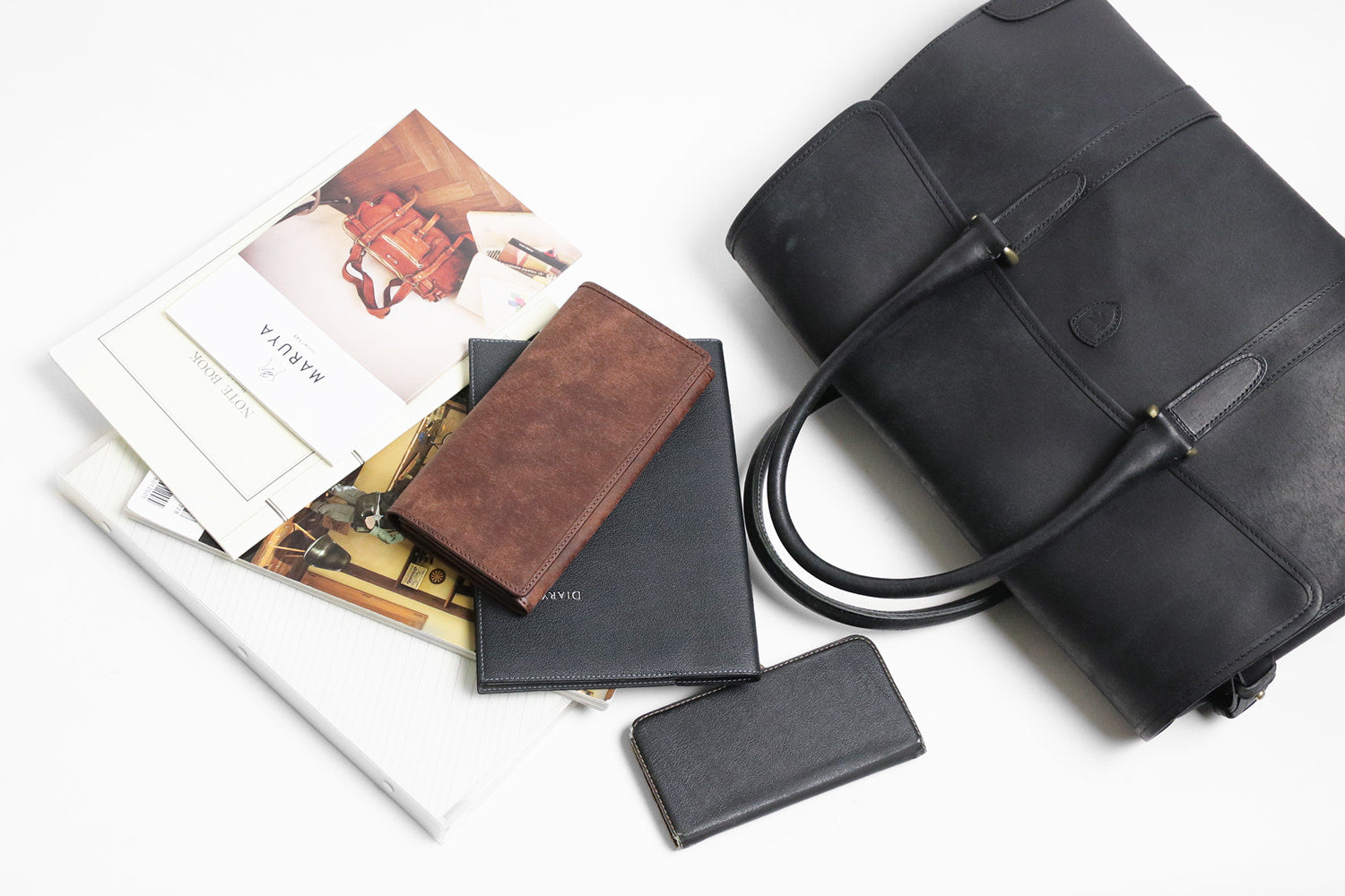 sot / Pueblo Leather 享受隨著時間推移而發生的獨特變化。展現義大利皮革獨特魅力的公事包