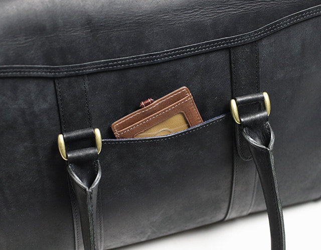 sot / Pueblo Leather 享受隨著時間推移而發生的獨特變化。展現義大利皮革獨特魅力的公事包