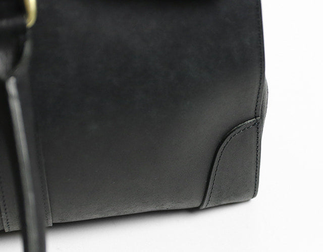 sot / Pueblo Leather 享受隨著時間推移而發生的獨特變化。展現義大利皮革獨特魅力的公事包
