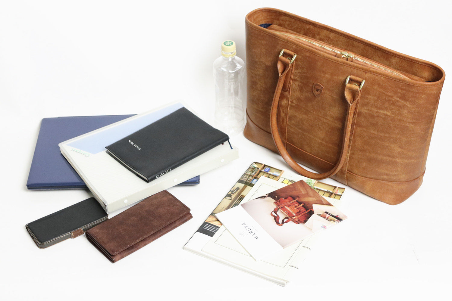 sot / Pueblo Leather 享受隨著時間推移而發生的獨特變化。展現義大利皮革獨特魅力的手提包