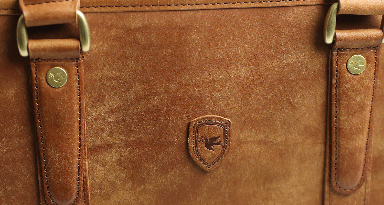 sot / Pueblo Leather 享受隨著時間推移而發生的獨特變化。展現義大利皮革獨特魅力的手提包