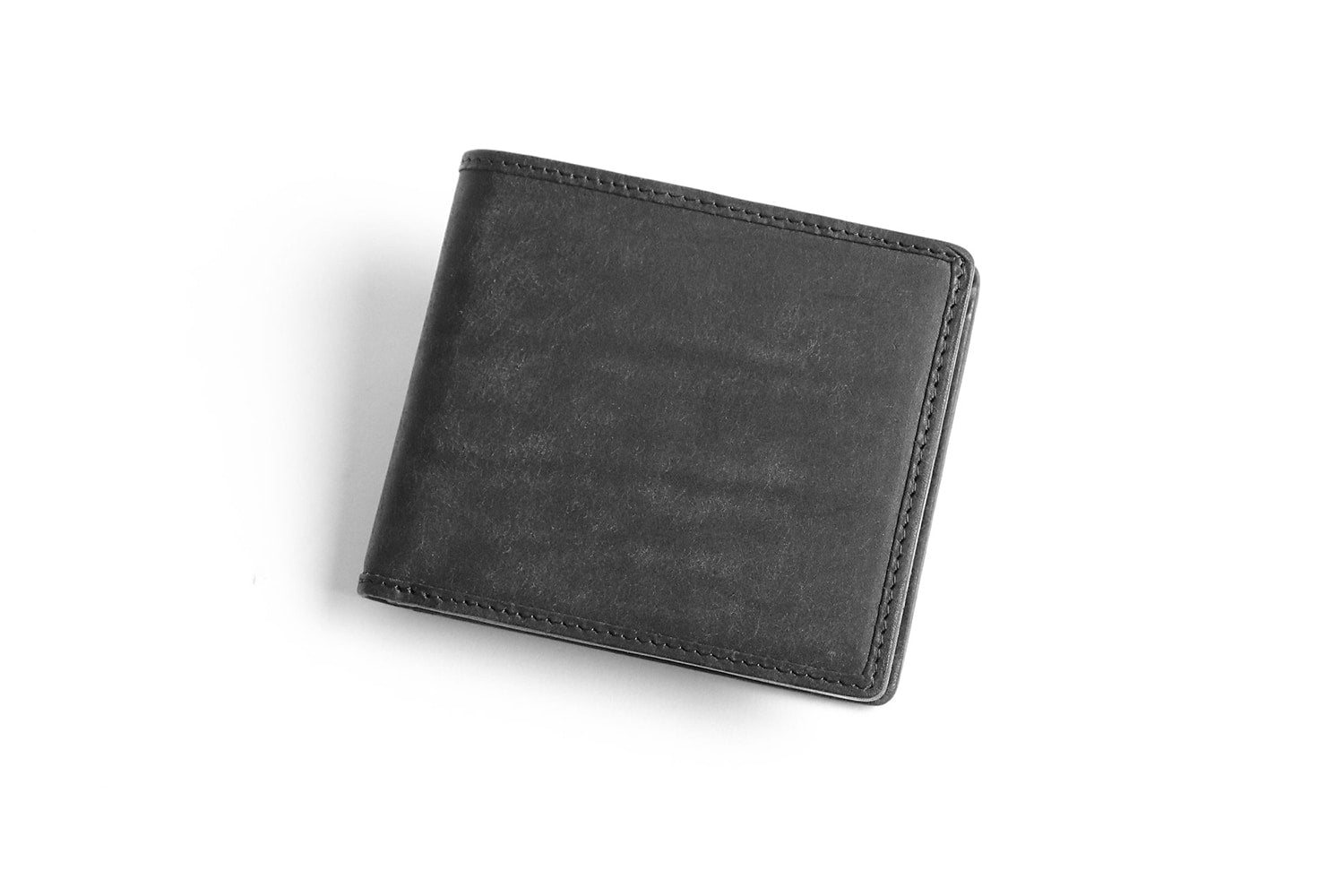sot / Pueblo Leather 享受隨著時間推移而發生的獨特變化。展現義大利皮革獨特魅力的雙折皮夾
