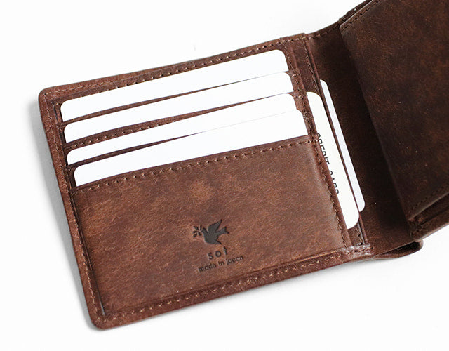 sot / Pueblo Leather 享受隨著時間推移而發生的獨特變化。展現義大利皮革獨特魅力的雙折皮夾