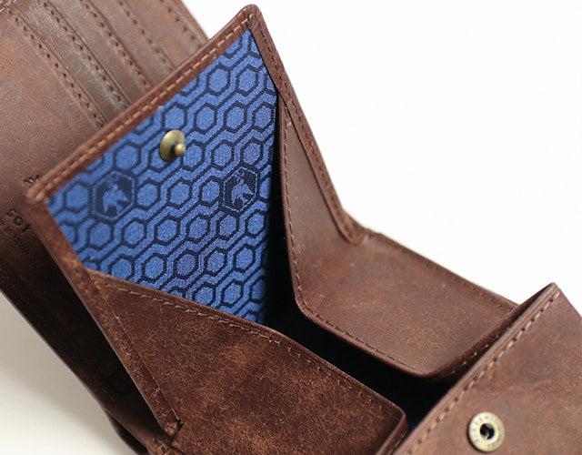 sot / Pueblo Leather 享受隨著時間推移而發生的獨特變化。展現義大利皮革獨特魅力的雙折皮夾