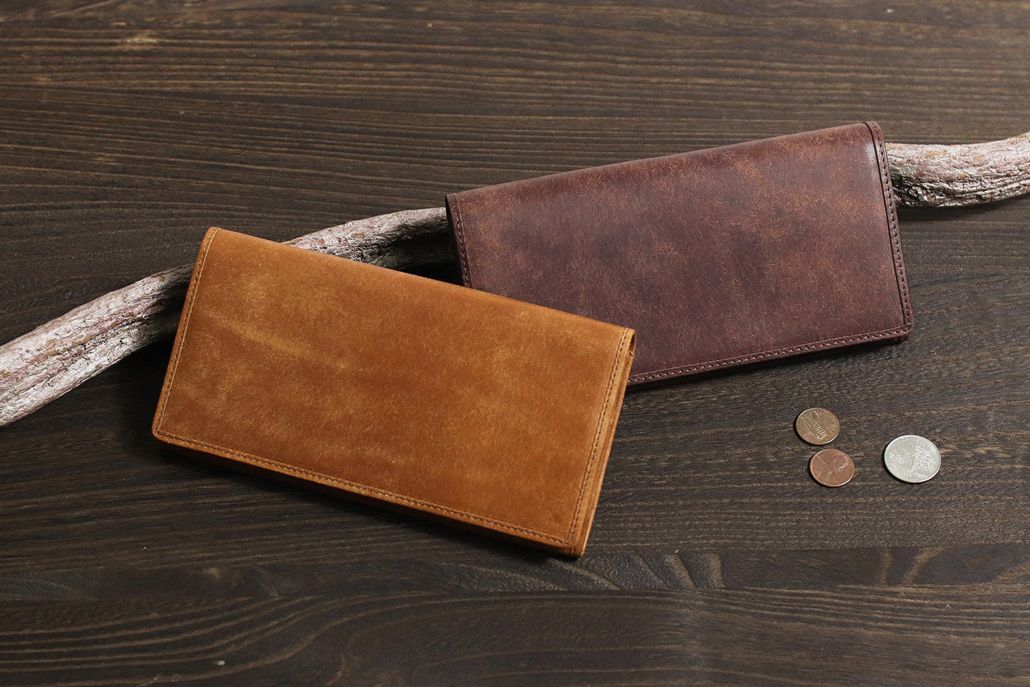 sot / Pueblo Leather 享受隨著時間推移而發生的獨特變化。展現義大利皮革獨特魅力的標準長皮夾