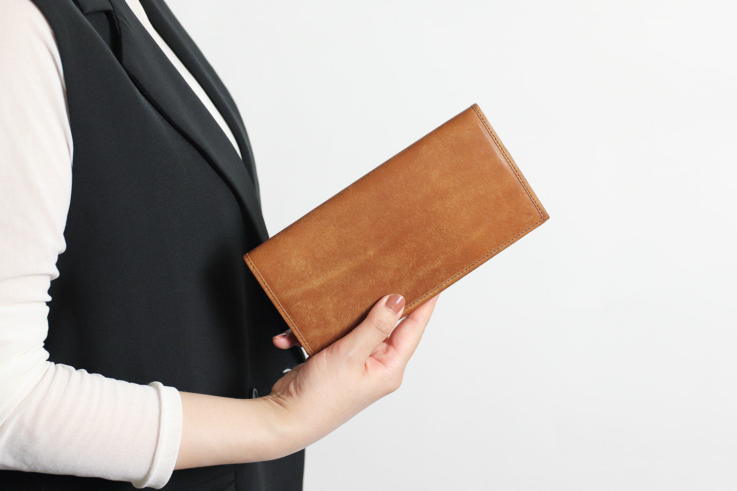 sot / Pueblo Leather 享受隨著時間推移而發生的獨特變化。展現義大利皮革獨特魅力的標準長皮夾
