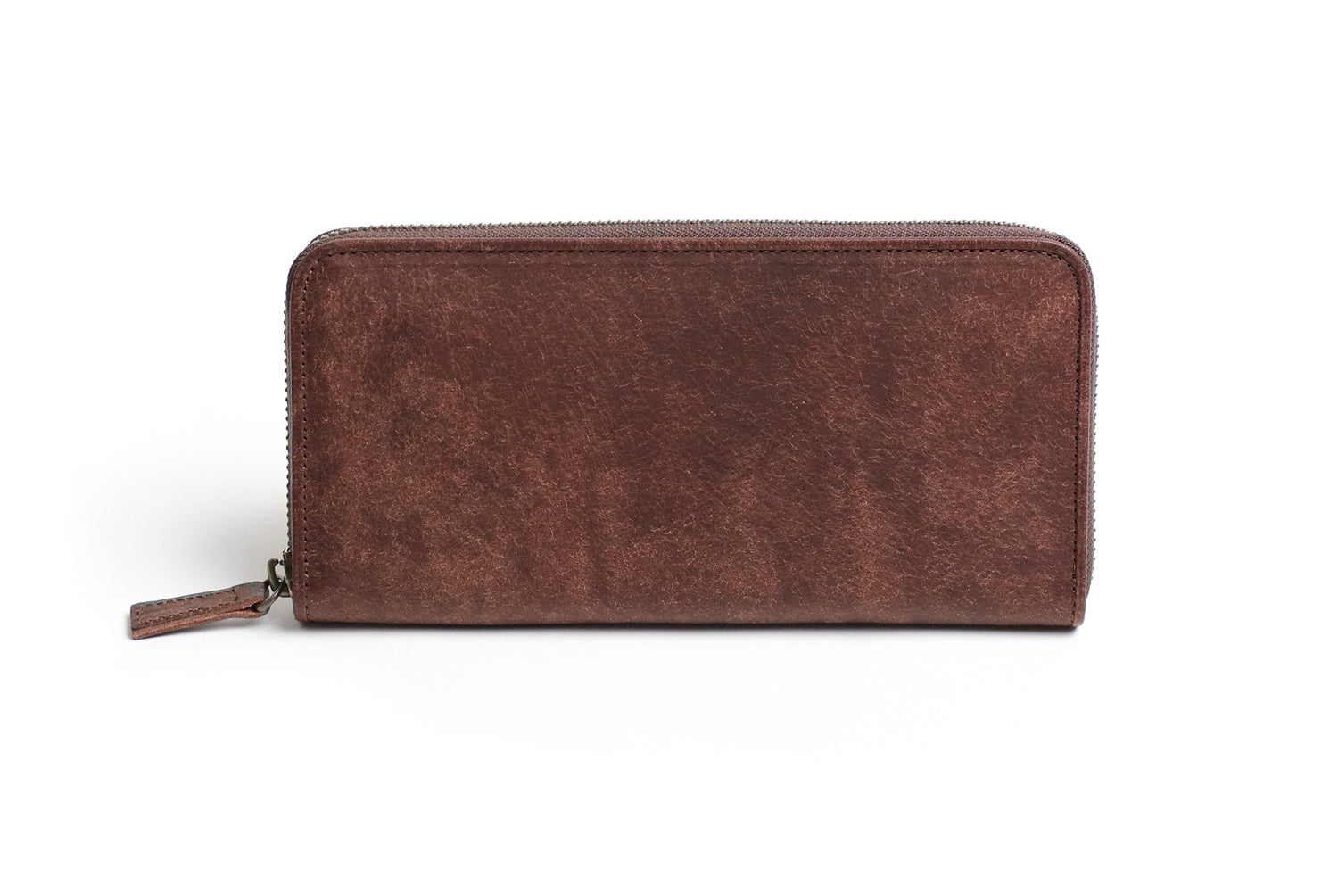 sot / Pueblo Leather 享受隨著時間推移而發生的獨特變化。展現義大利皮革獨特魅力的圓形拉鍊長皮夾