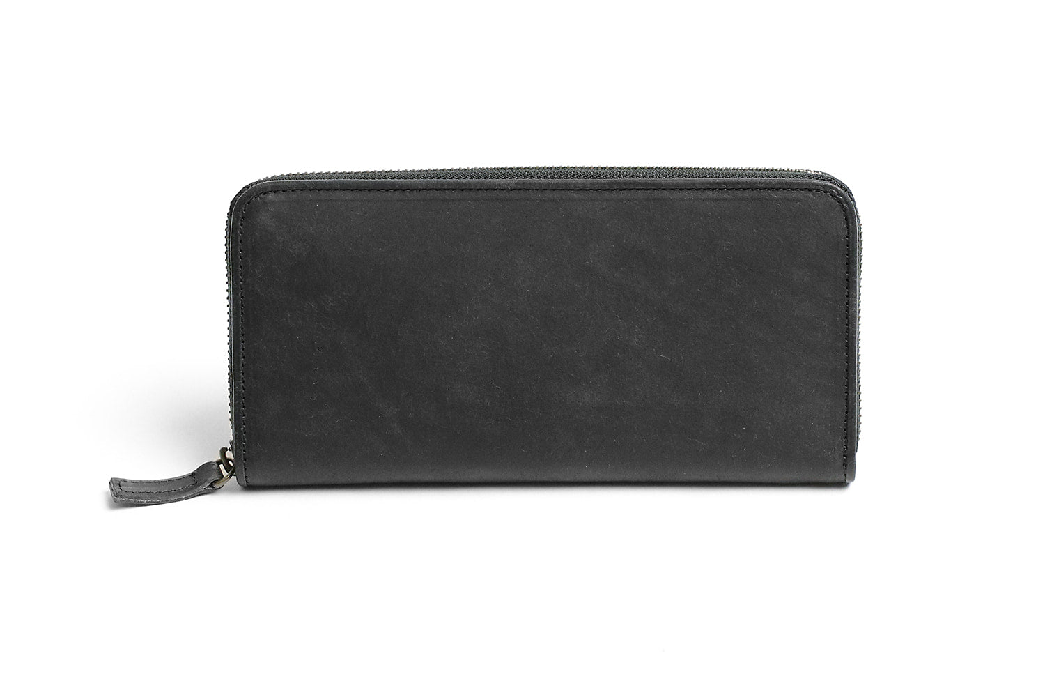 sot / Pueblo Leather 享受隨著時間推移而發生的獨特變化。展現義大利皮革獨特魅力的圓形拉鍊長皮夾