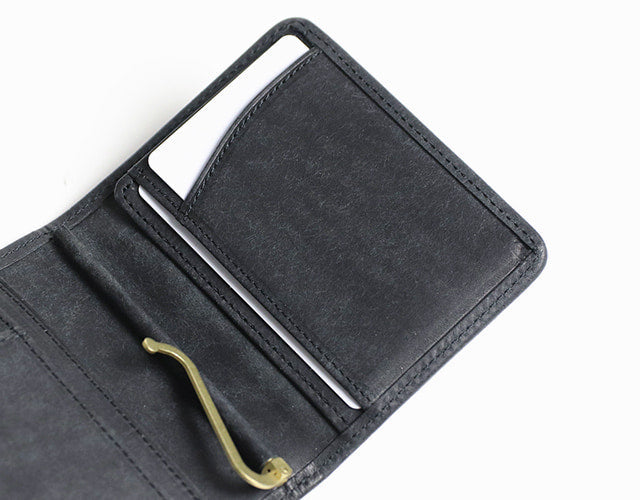 sot / Pueblo Leather 享受隨著時間推移而發生的獨特變化。展現義大利皮革獨特魅力的錢夾
