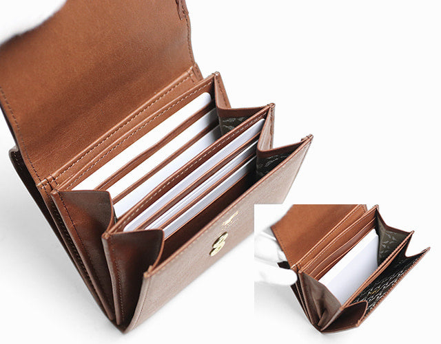 sot / Eleganza A compact wallet made of soft and elegant cowhide leather