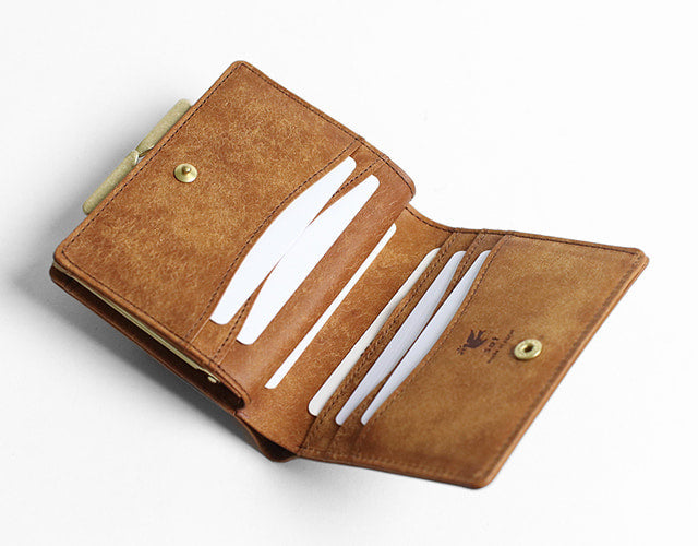 sot / Pueblo Leather 享受隨著時間推移而發生的獨特變化。具有獨特義大利皮革魅力的皮夾