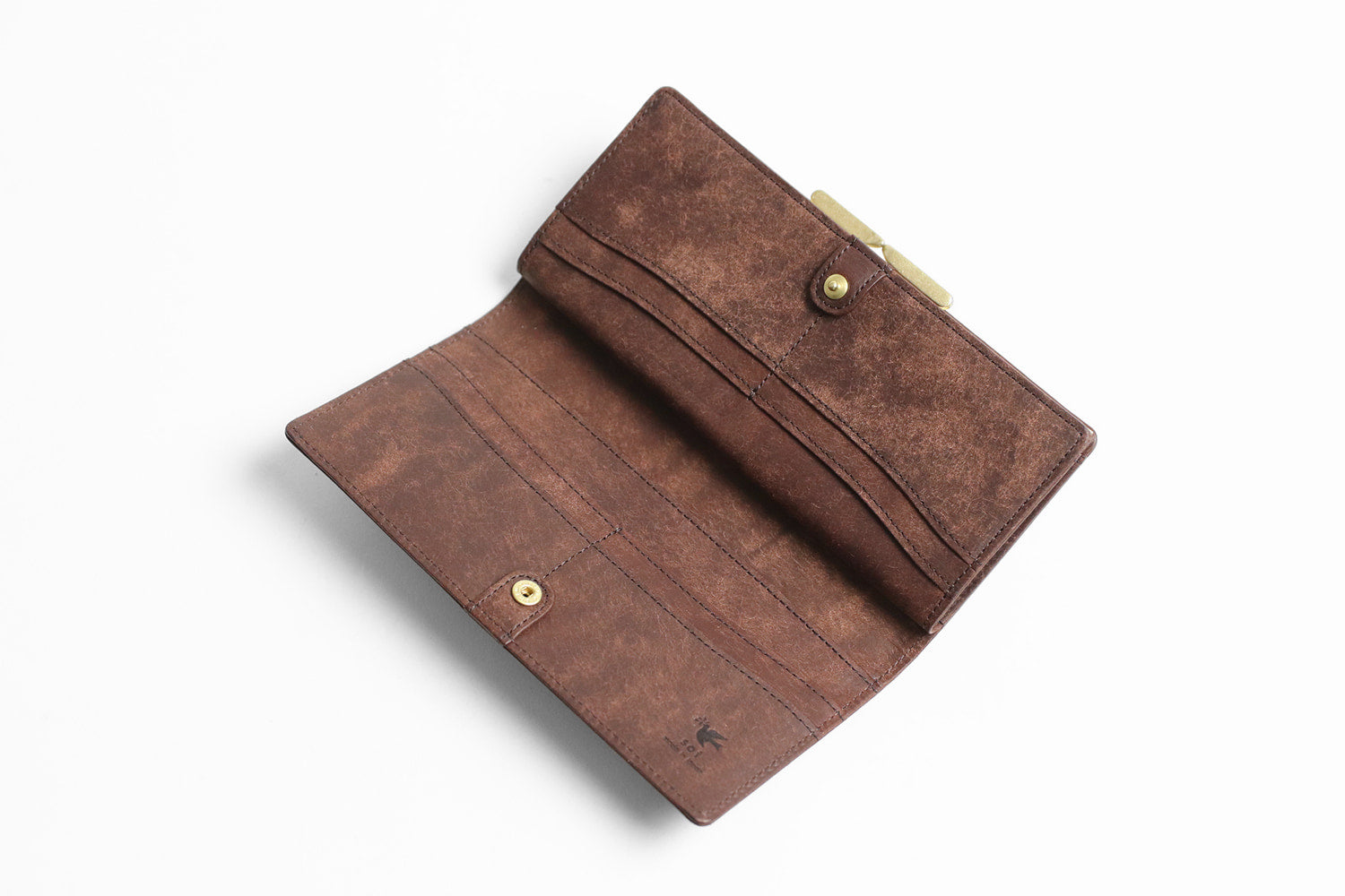sot / Pueblo Leather 享受隨著時間推移而發生的獨特變化。具有獨特義大利皮革魅力的長皮夾