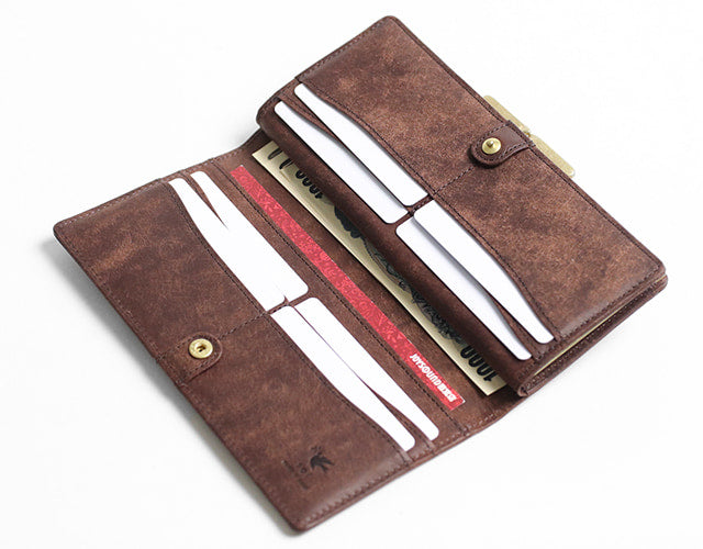 sot / Pueblo Leather 享受隨著時間推移而發生的獨特變化。具有獨特義大利皮革魅力的長皮夾