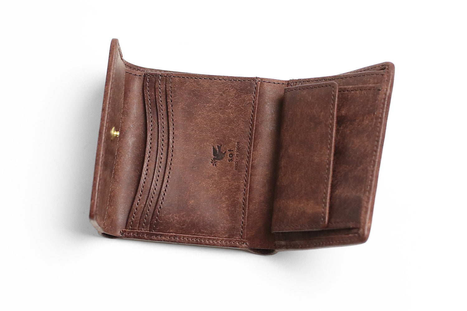 sot / Pueblo Leather 享受隨著時間推移而發生的獨特變化。展現義大利皮革獨特魅力的緊湊型皮夾