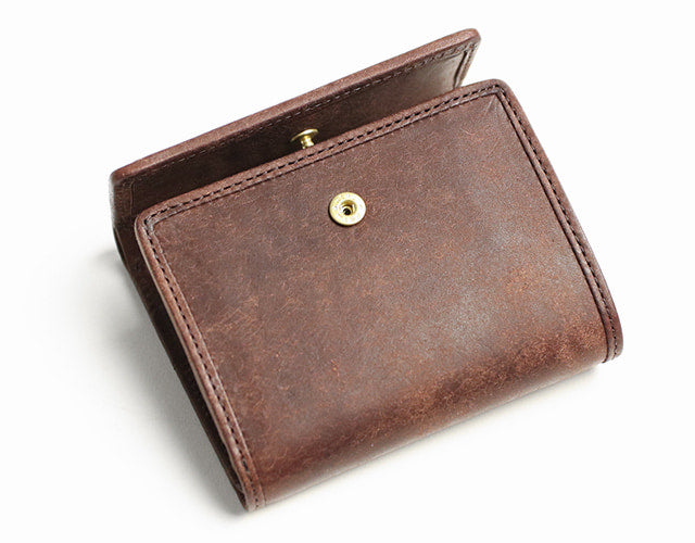 sot / Pueblo Leather 享受隨著時間推移而發生的獨特變化。展現義大利皮革獨特魅力的緊湊型皮夾