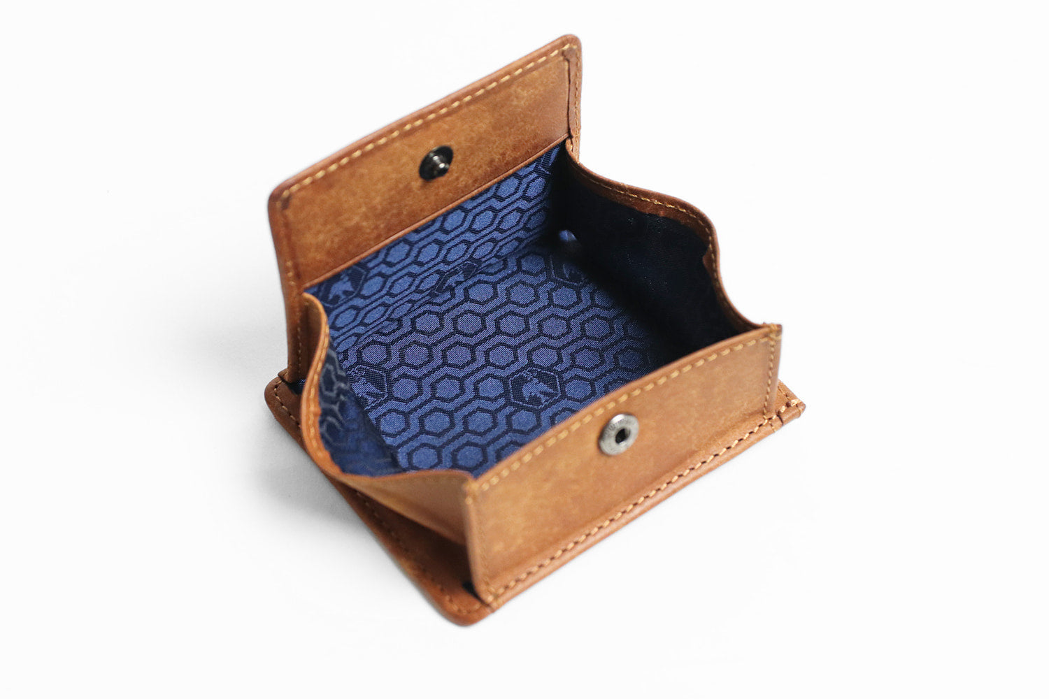 sot / Pueblo Leather 享受隨著時間推移而發生的獨特變化。 3SH 卡錢夾,具有獨特的意大利皮革魅力