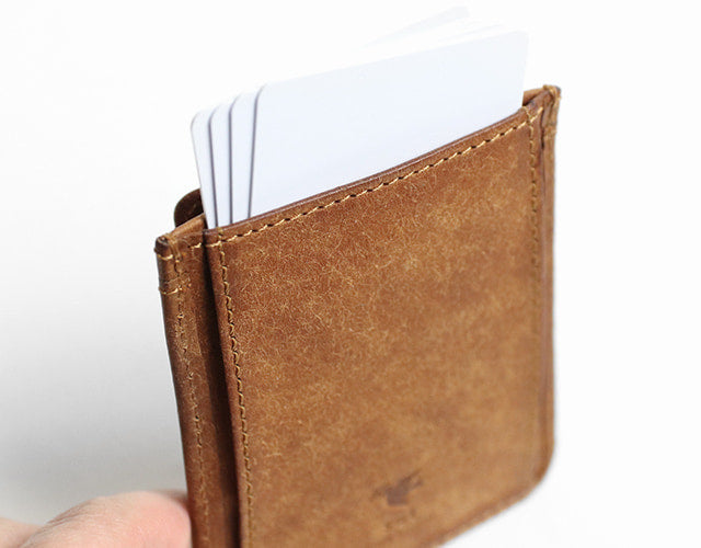 sot / Pueblo Leather 享受隨著時間推移而發生的獨特變化。 3SH 卡錢夾,具有獨特的意大利皮革魅力